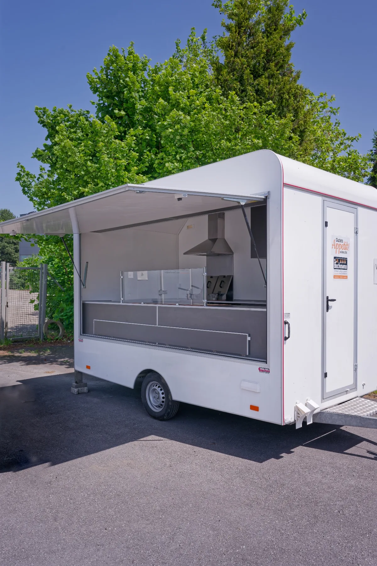 Verkaufswagen aufgeklappt von außen